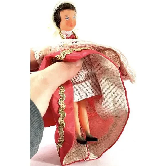 Vintage 6” European Folk Costume Doll Lace Shawl Gold Cross Red Skirt - Picture 8 of 8